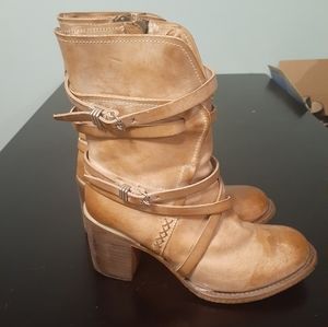 Freebird by Steven Baker; Taupe, size 10